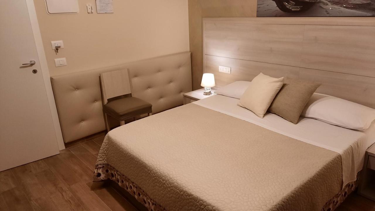 Oasi Perla Del Mare Rooms Aci Castello Exterior foto